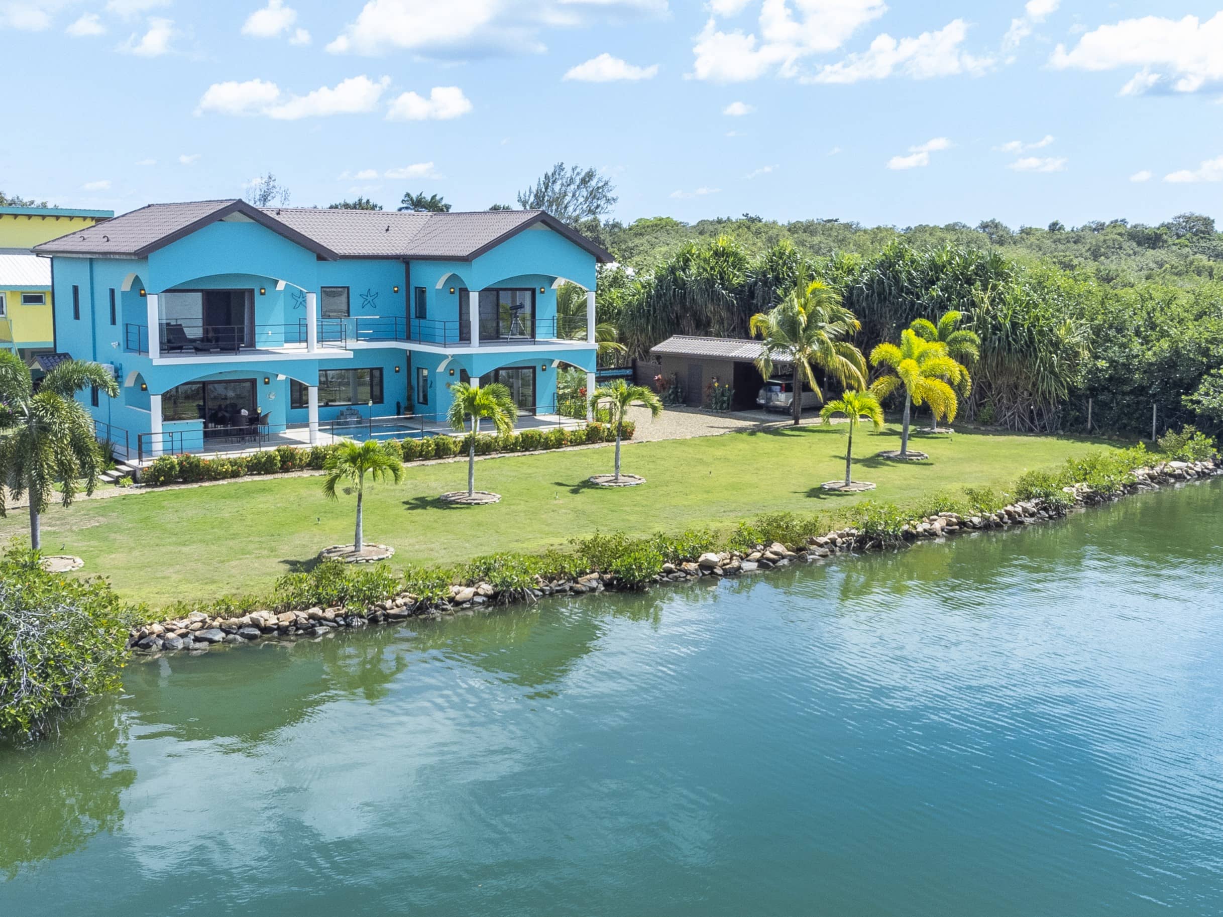 Lagoon Front Marina Home Placencia Peninsula — Placencia, Belize