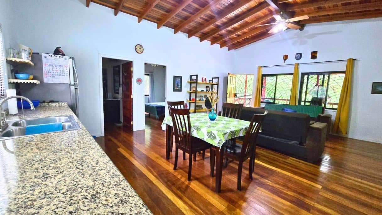 Tranquil Two Bed, Two Bath Home Minutes from Downtown San Ignacio, Cayo, Belize — San Ignacio, Belize