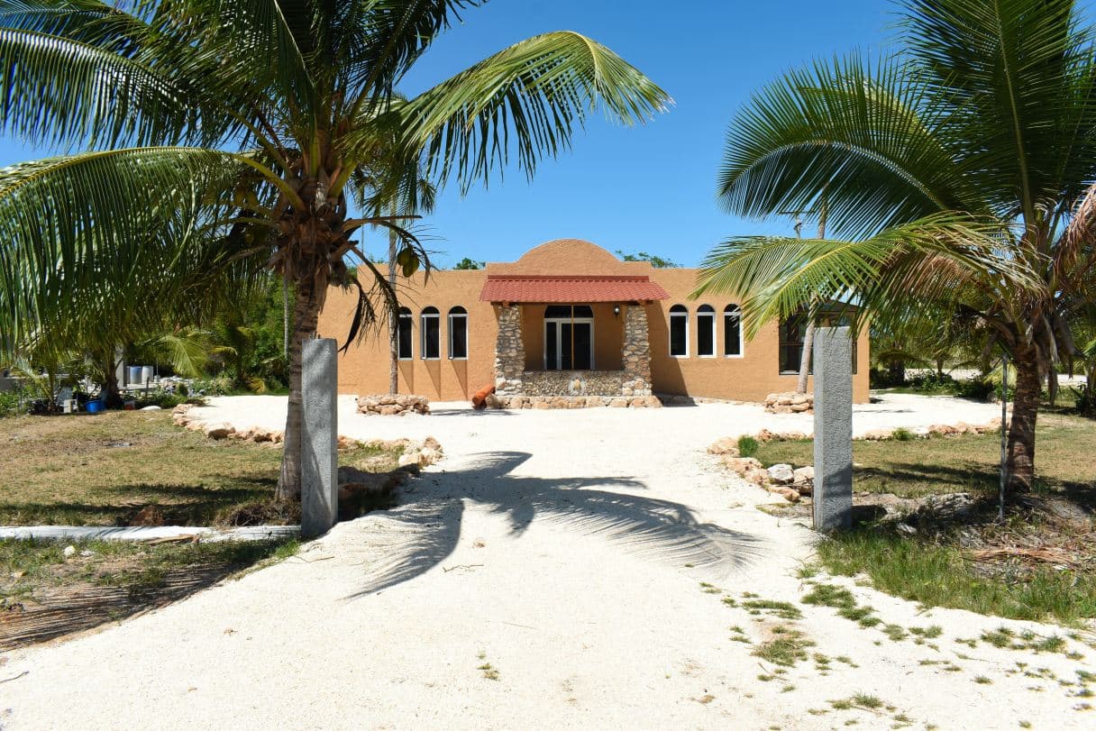 "CASA TORTUGA" 2 Bedroom Home with Pool Near Sea — photo 1 of 25