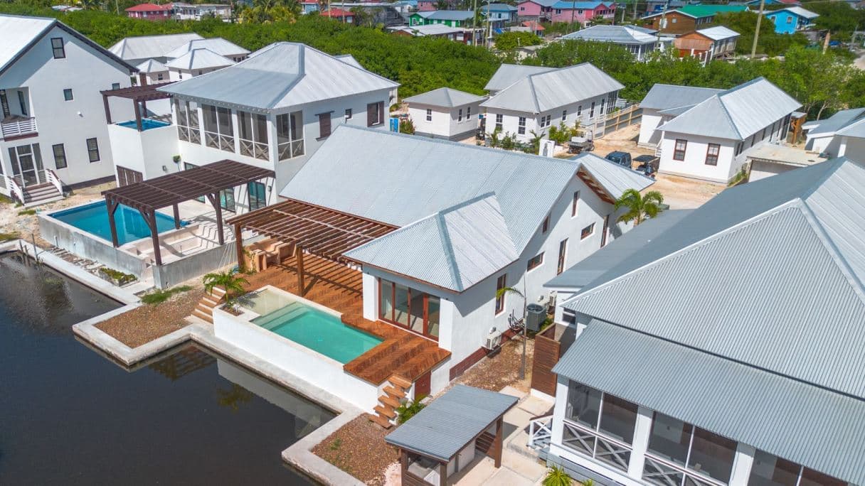 Luxury Waterfront Home with Pool in Mahogany Bay — photo 1 of 21