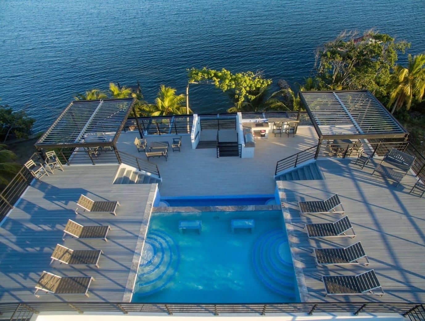 Luxury Oceanfront Investment Condo in Placencia Village — Placencia, Belize