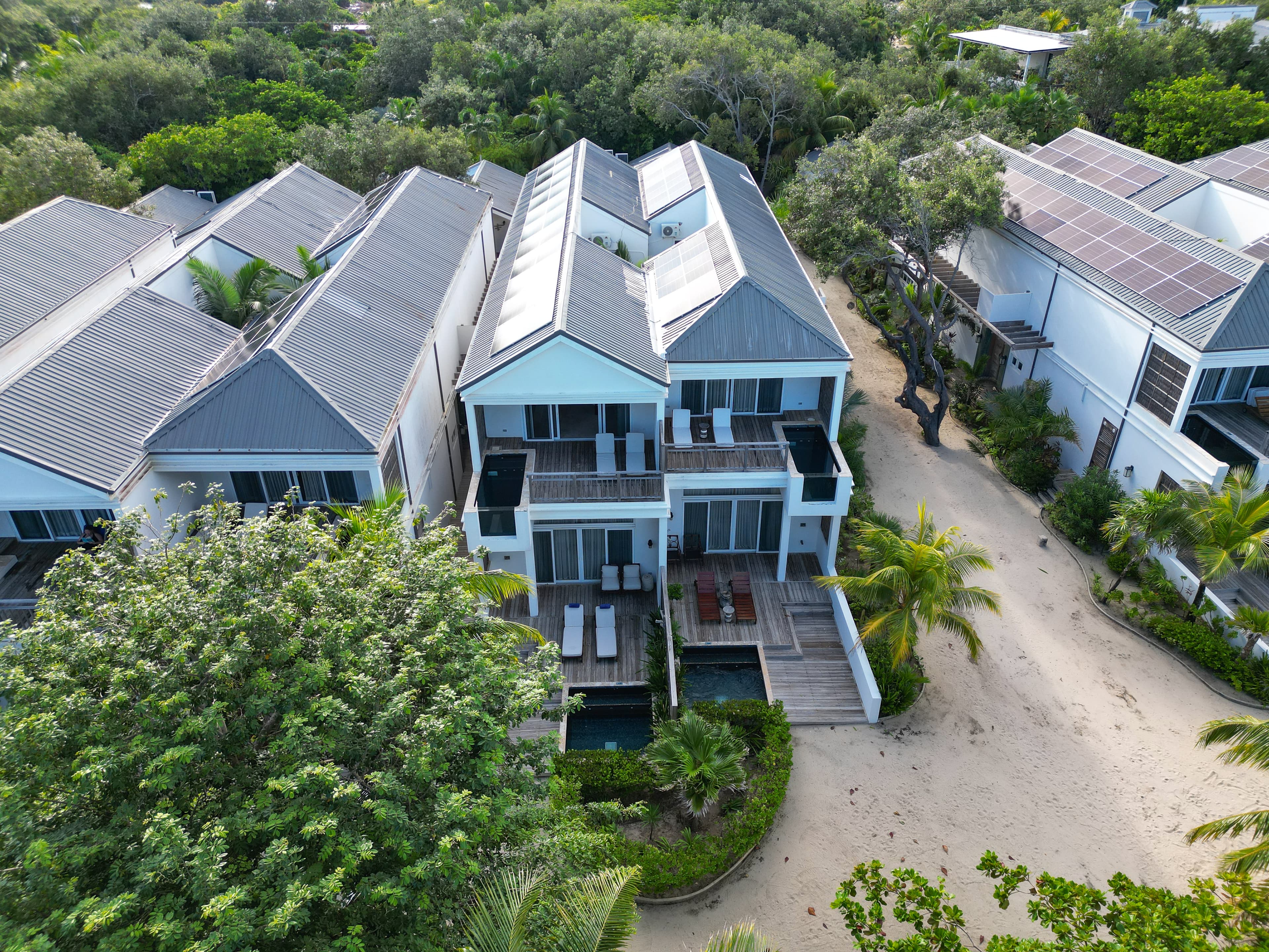 3 bed Luxury Villa on the Beach — photo 1 of 13