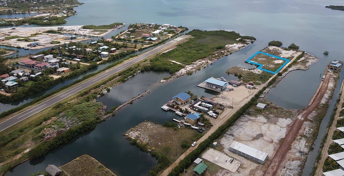#4500 Prime Marina.81 Acre Waterfront Lot in Harbor Docks Marina, Placencia, Belize, Central America — Placencia, Belize