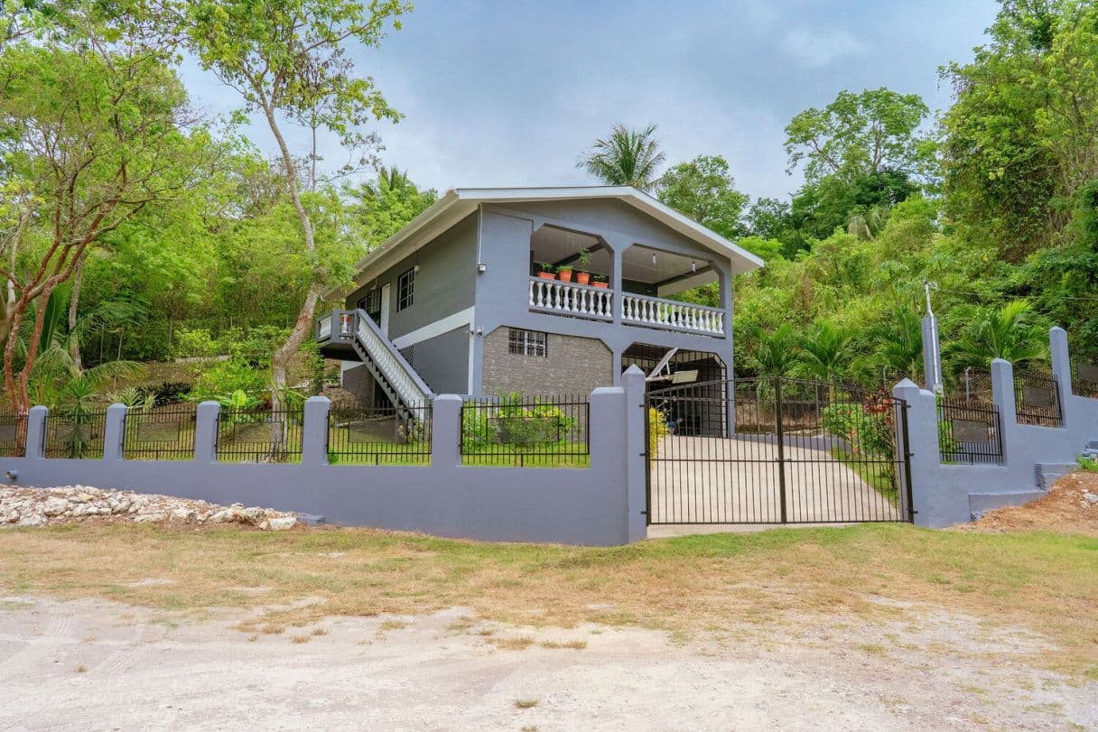 Furnished 2-Bed, 2-Bath Concrete House Near San Ignacio | Cayo District, Belize — photo 1 of 14