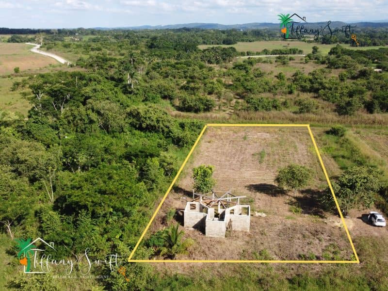 Partially Built 2-Bedroom Home on Large Lot in Santa Familia Village, Cayo District, Belize — Santa Familia, Belize