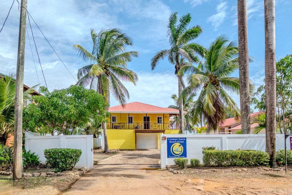 H1024: Coastal Charm Beach House — photo 1 of 10