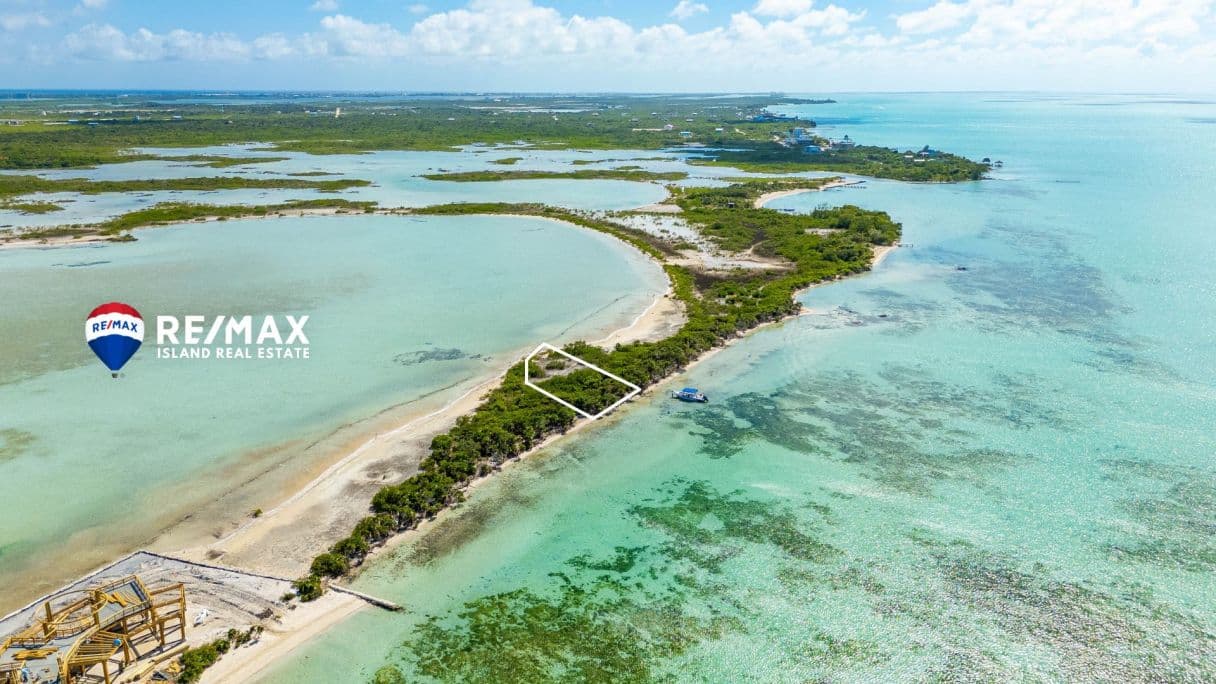 Two Beachfront One Lot with Financing – Ambergris Caye, Belize — photo 1 of 5