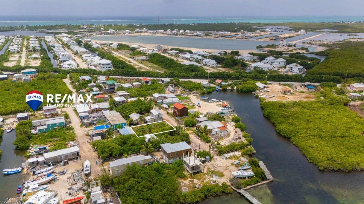 Residential Lot for Sale in Eiley Subdivision, Ambergris Caye | Parcel 2921 — photo 1 of 4