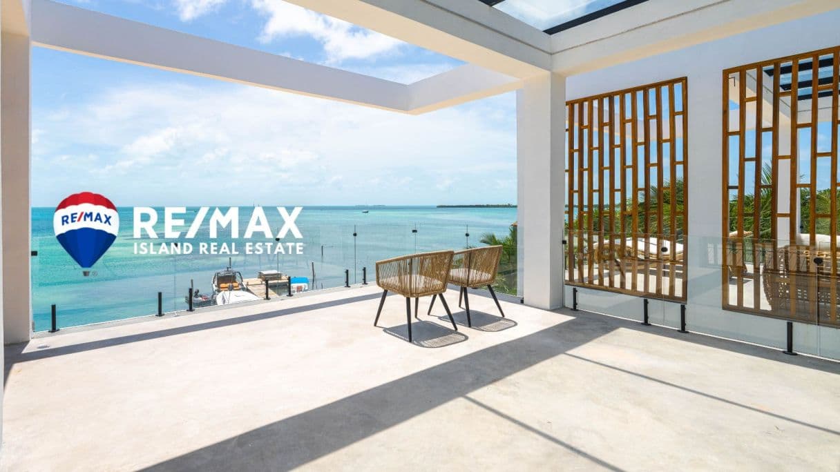 Caye Caulker Beachfront Dream — photo 1 of 15