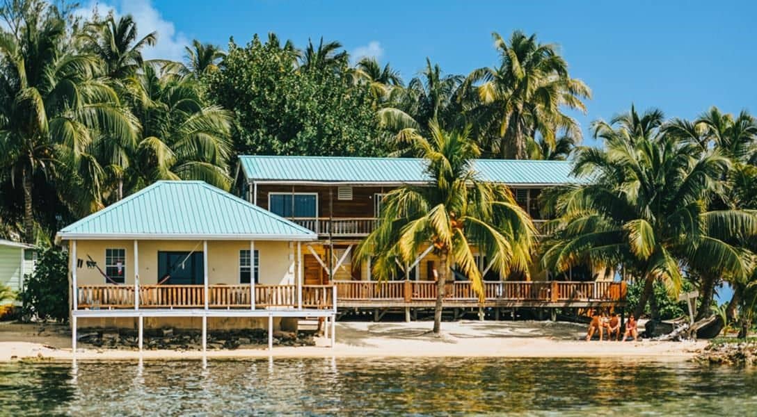 Eco lodge with restaurant, bar and dive shop on Tobacco Caye — Dangriga, Belize