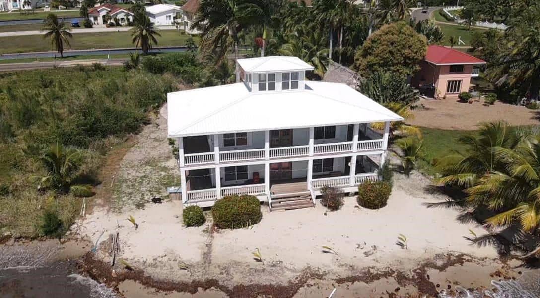 Beach House in the heart of Plantation — Placencia, Belize