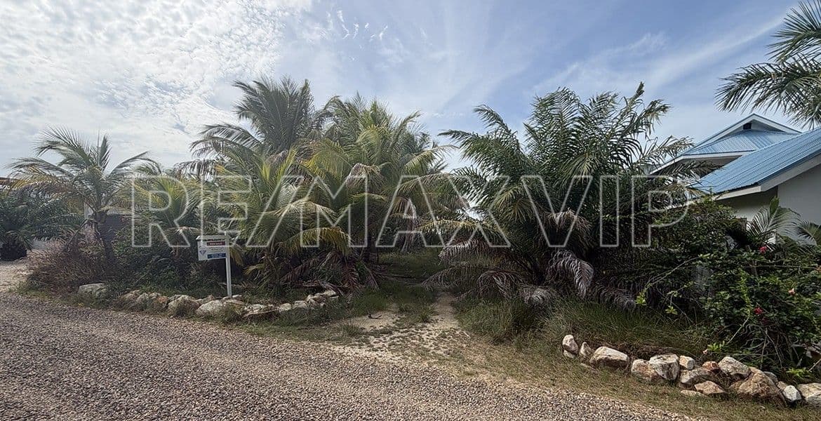 Exclusive Waterfront Lot in Vista Cove — photo 1 of 7