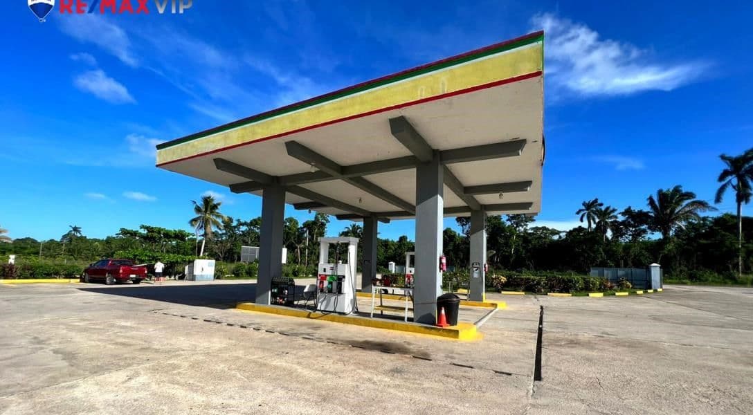 Successful Shell Gas Station — photo 1 of 11