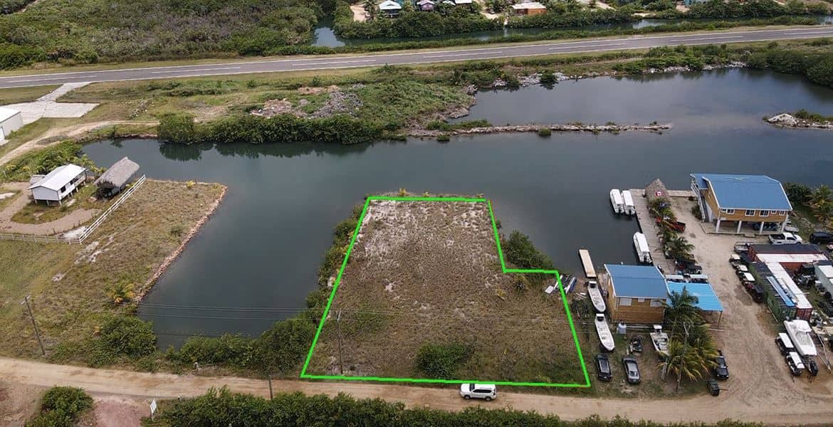Boater’s Paradise: Prime 0.50 Acre Waterfront Lot in Placencia Harbor — Placencia, Belize