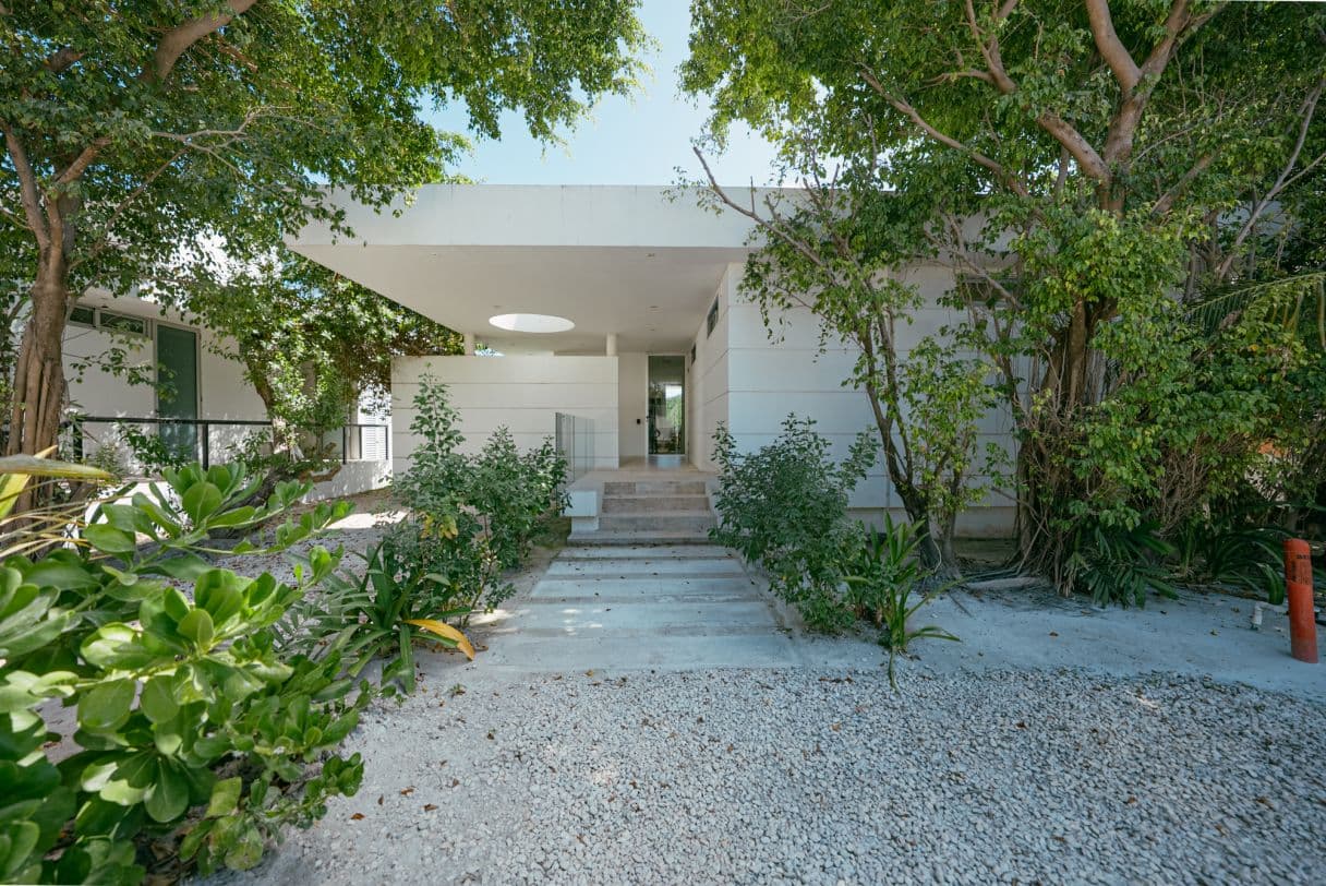 Luxury Canal Front Residence in Mahogany Bay Village — photo 1 of 20