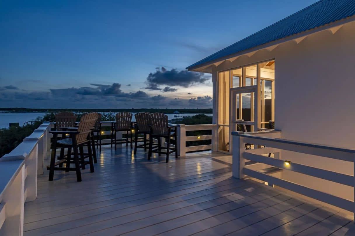 Mahogany Bay House 4 Bedroom Boat Slip and Guest Crofter — San Pedro, Belize