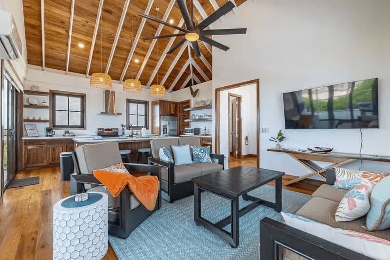 Canal-Front Mahogany Bay 4 Bedroom & Guest Suite — Ambergris Caye, Belize
