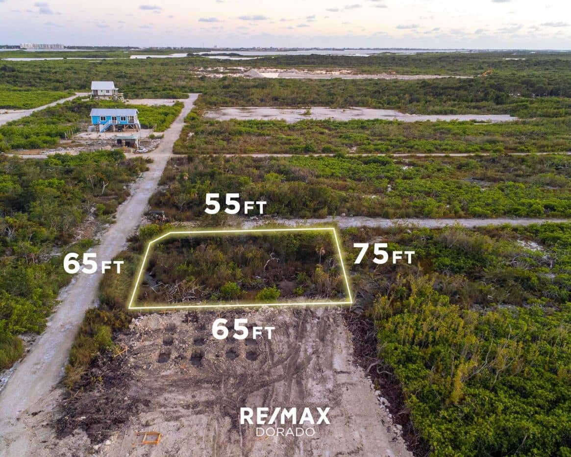 Corner lot with road access in Secret Beach! — Ambergris Caye, Belize