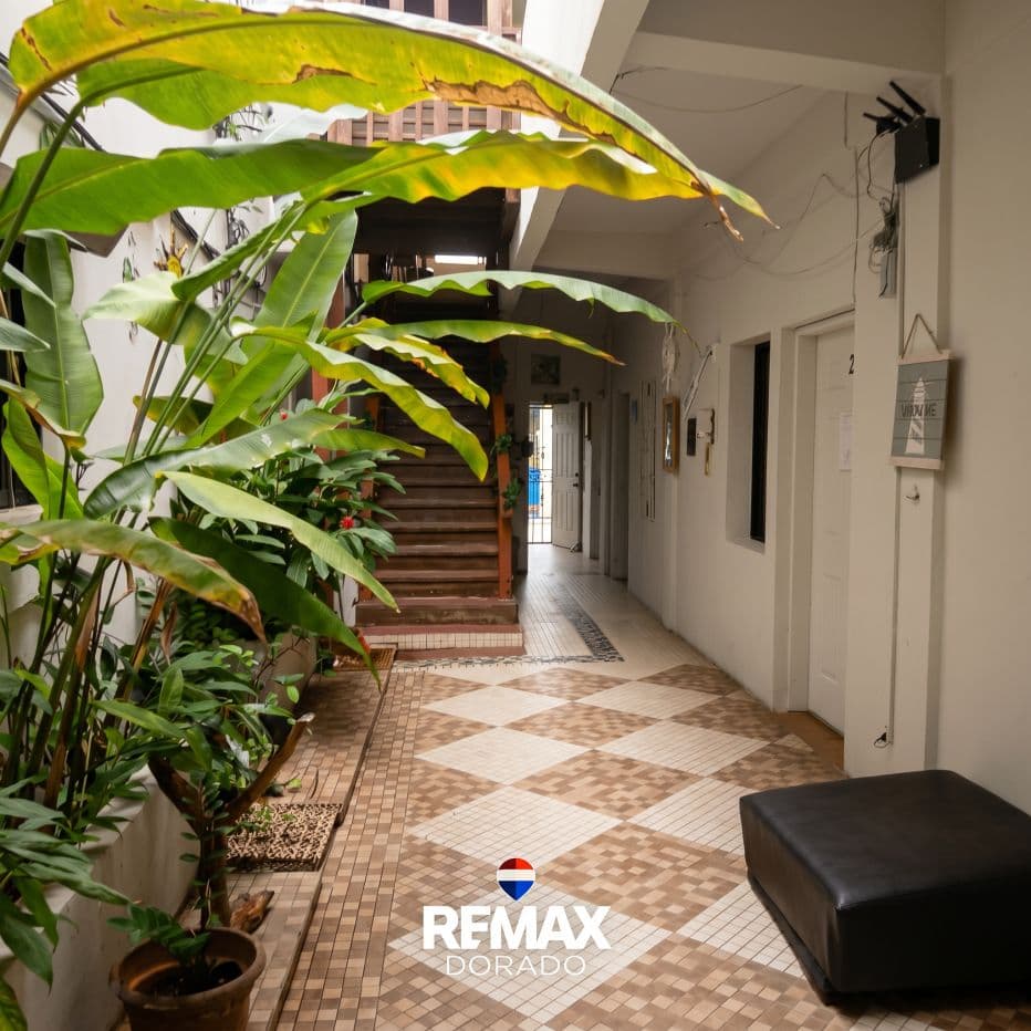 Bella Sombra Guest House — photo 1 of 14