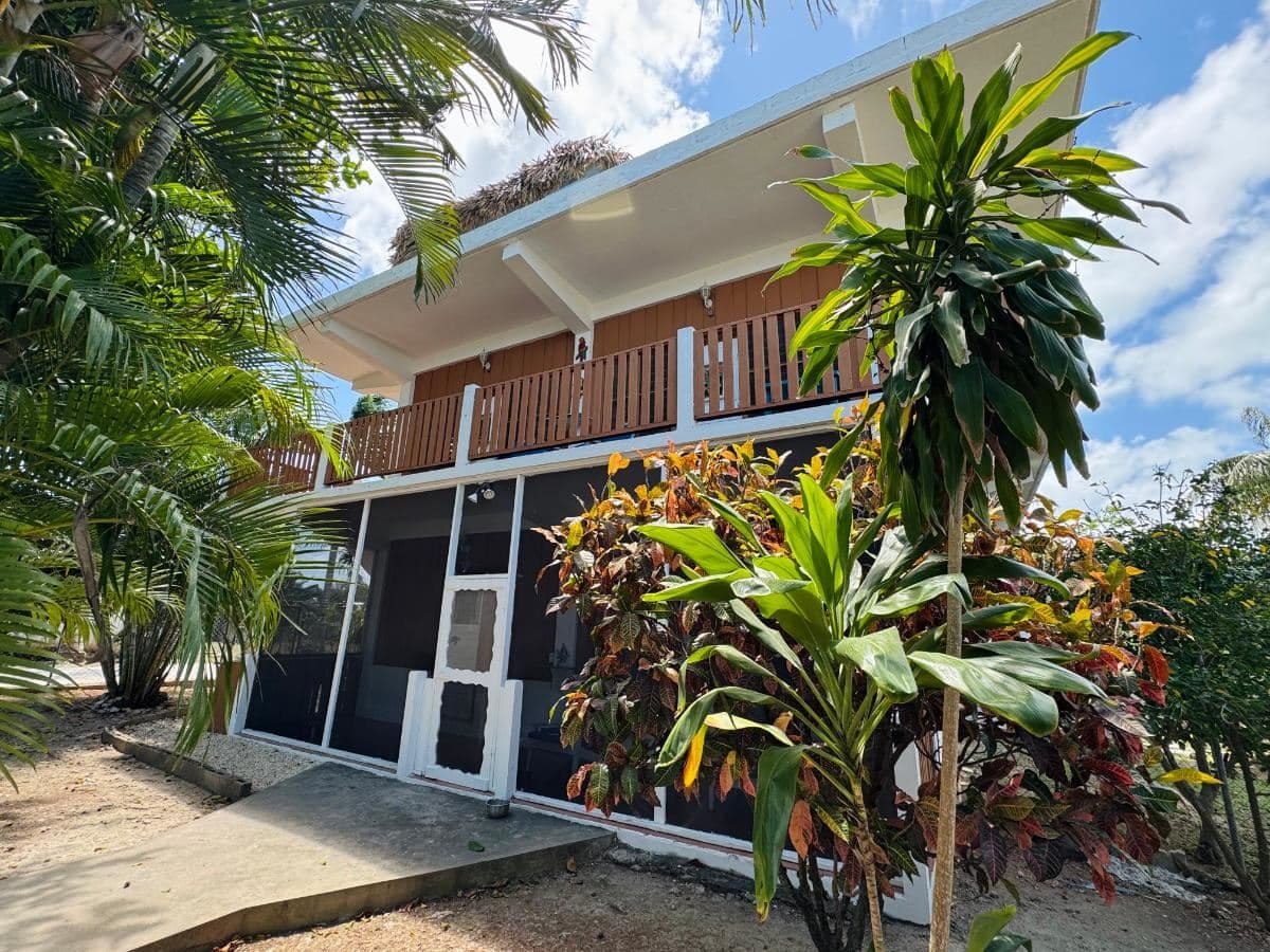 Caribbean-style tropical home in a peaceful Seaside Village (Sartaneja) — photo 1 of 22
