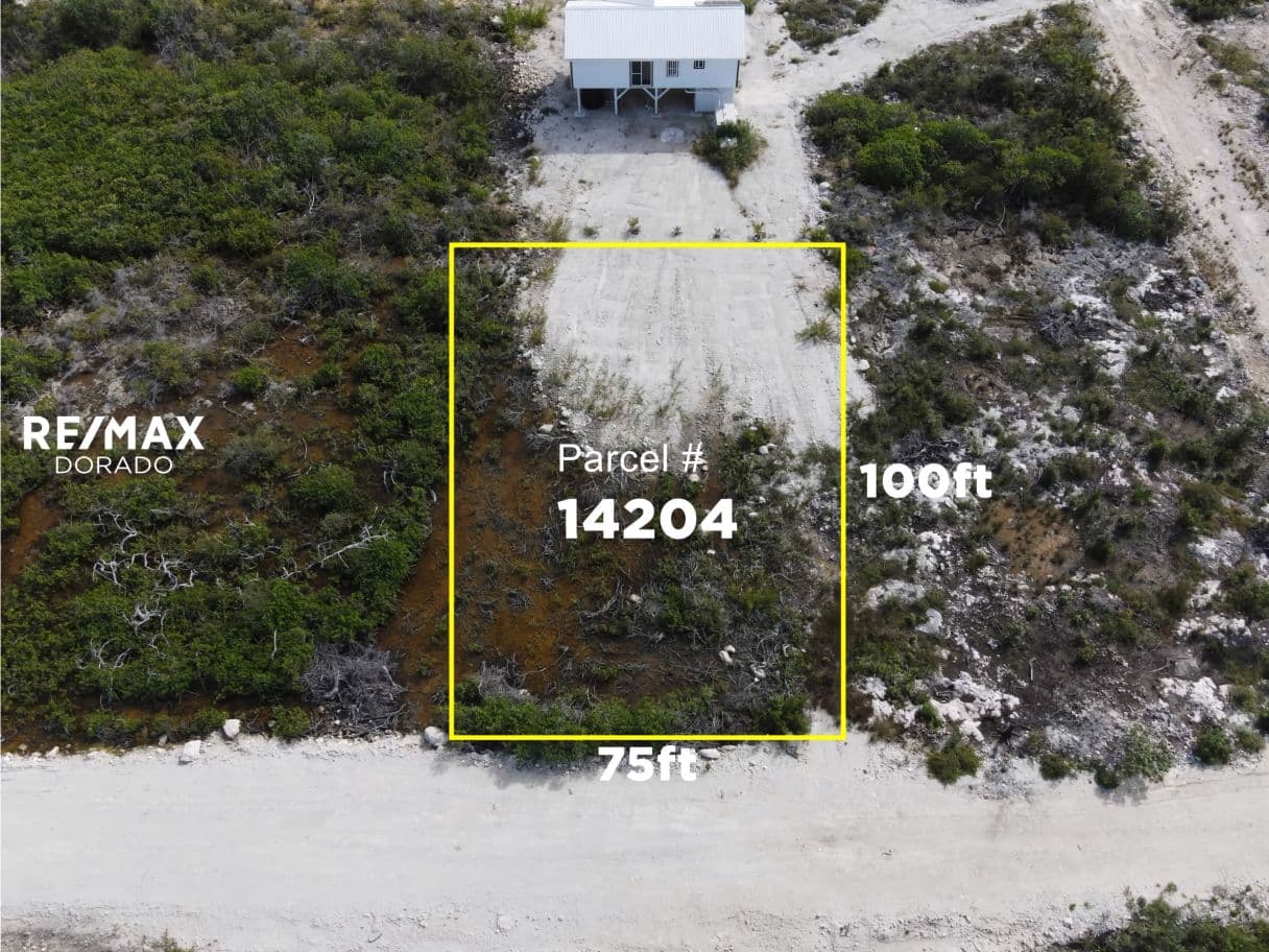 Prime Lot Near Secret Beach — photo 1 of 3